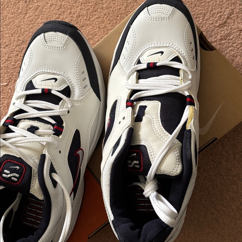 Nike Air Monarch IV white and navy - Picture 3 of 3
